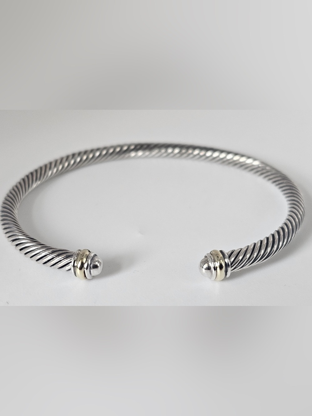 Classic cable with gold 4mm